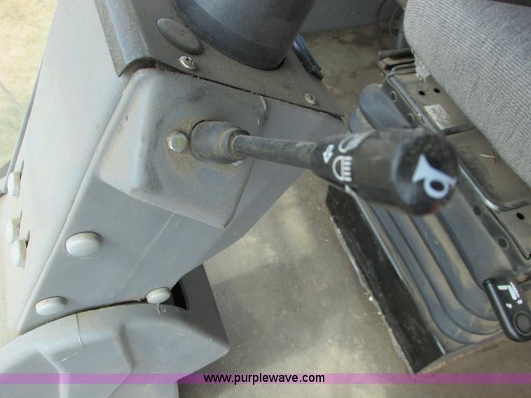 image for item A8635 2002 Massey-Ferguson 8780XP combine