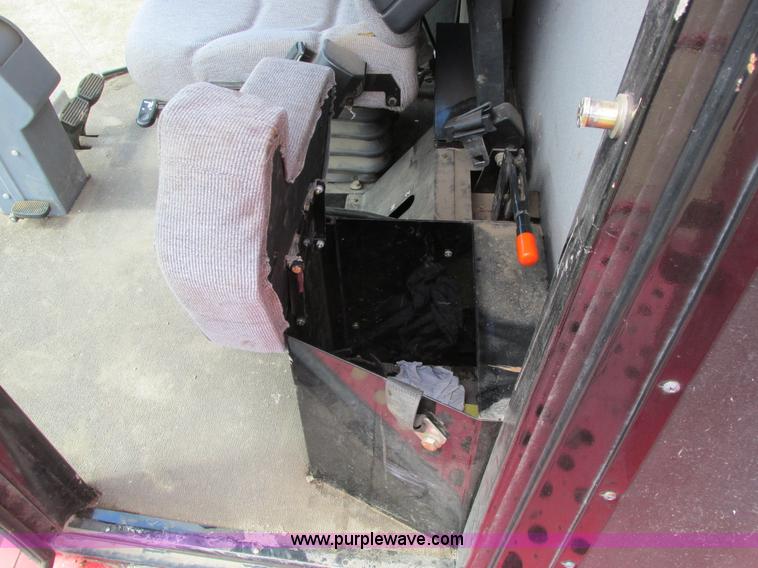 image for item A8635 2002 Massey-Ferguson 8780XP combine