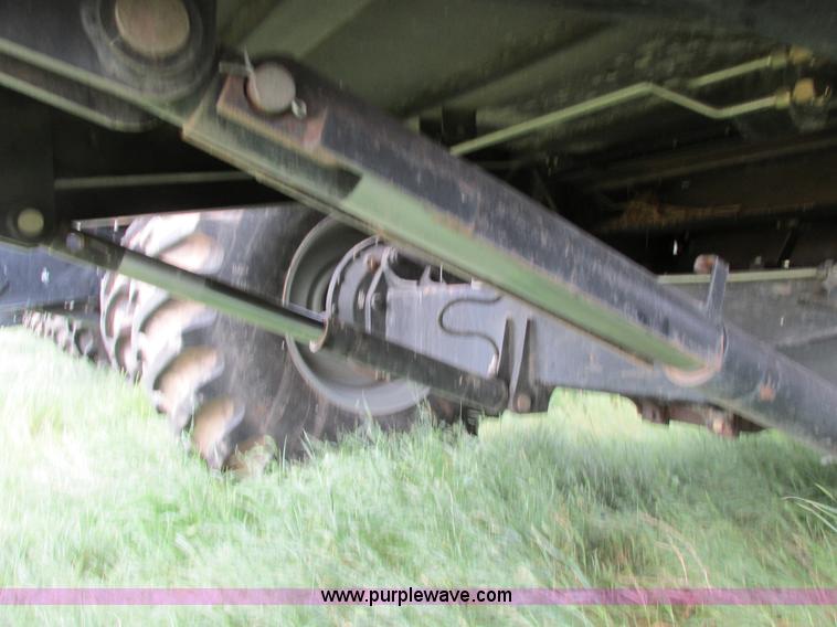 image for item A8635 2002 Massey-Ferguson 8780XP combine