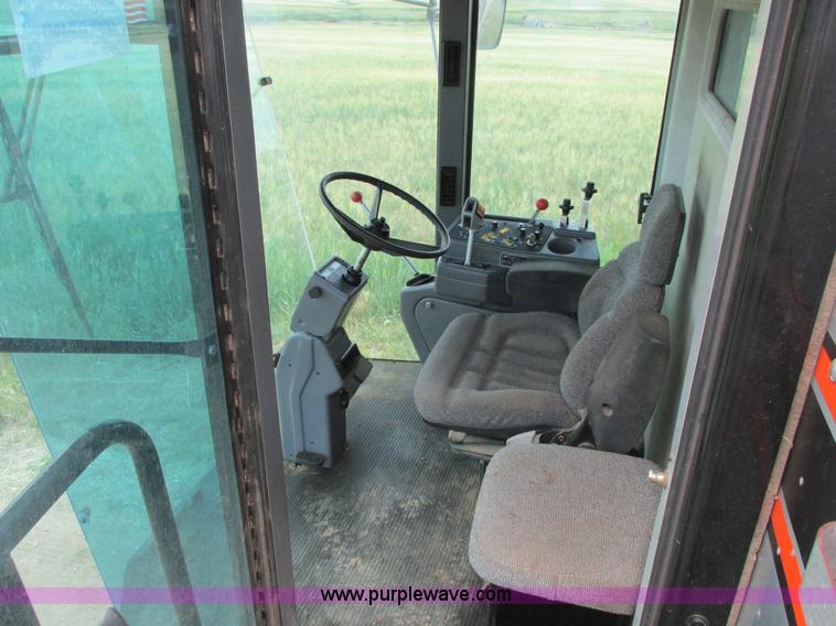 image for item A8639 1995 Gleaner R72 combine