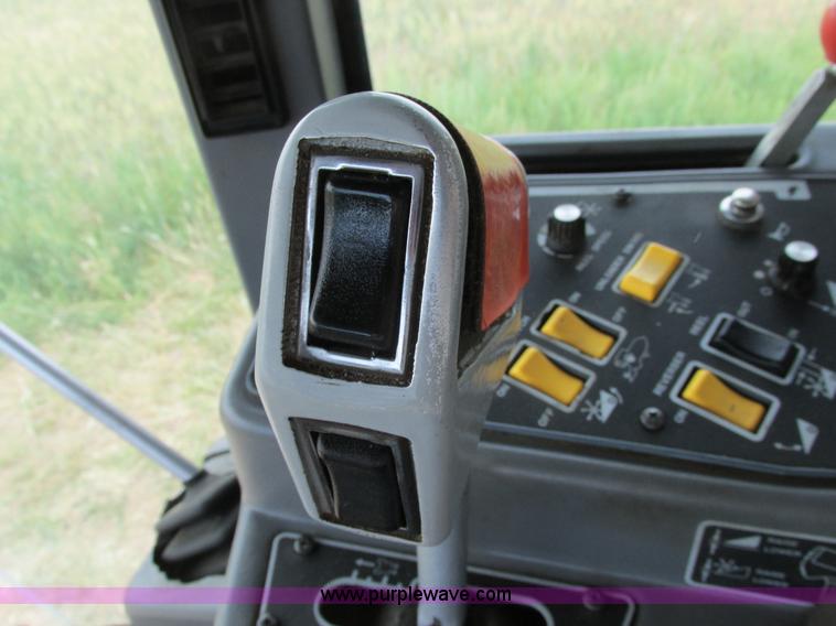 image for item A8639 1995 Gleaner R72 combine