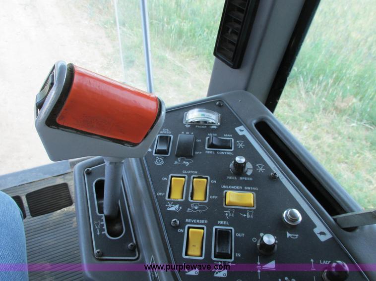 image for item A8639 1995 Gleaner R72 combine