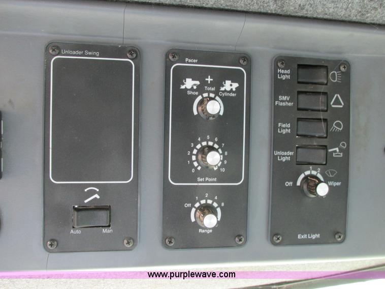 image for item A8639 1995 Gleaner R72 combine