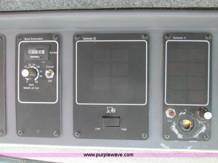 image for item A8639 1995 Gleaner R72 combine