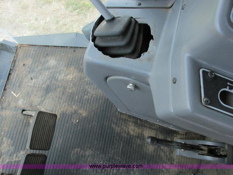 image for item A8639 1995 Gleaner R72 combine