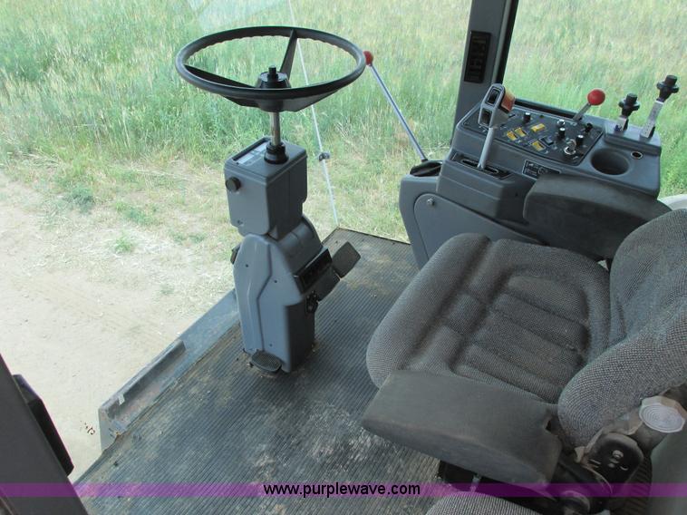 image for item A8639 1995 Gleaner R72 combine