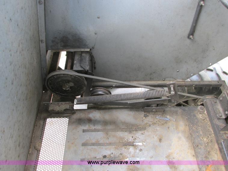 image for item A8639 1995 Gleaner R72 combine