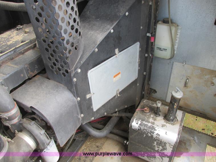 image for item A8639 1995 Gleaner R72 combine