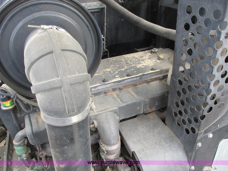 image for item A8639 1995 Gleaner R72 combine