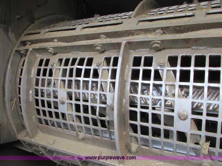 image for item A8639 1995 Gleaner R72 combine