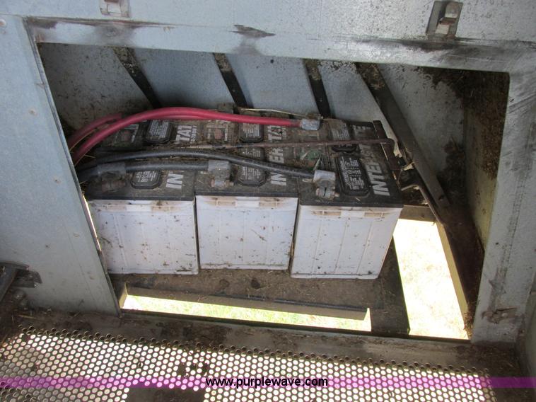 image for item A8639 1995 Gleaner R72 combine