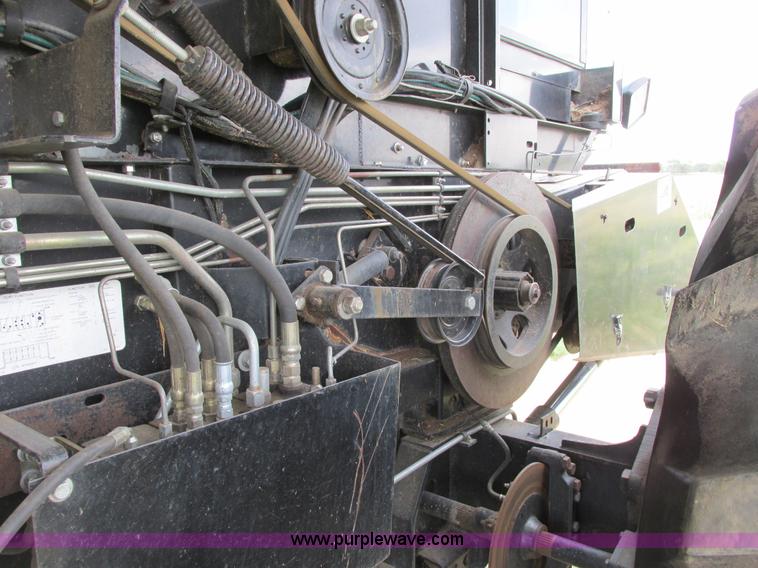 image for item A8639 1995 Gleaner R72 combine