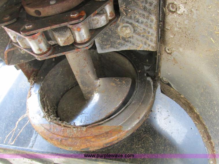 image for item A8639 1995 Gleaner R72 combine