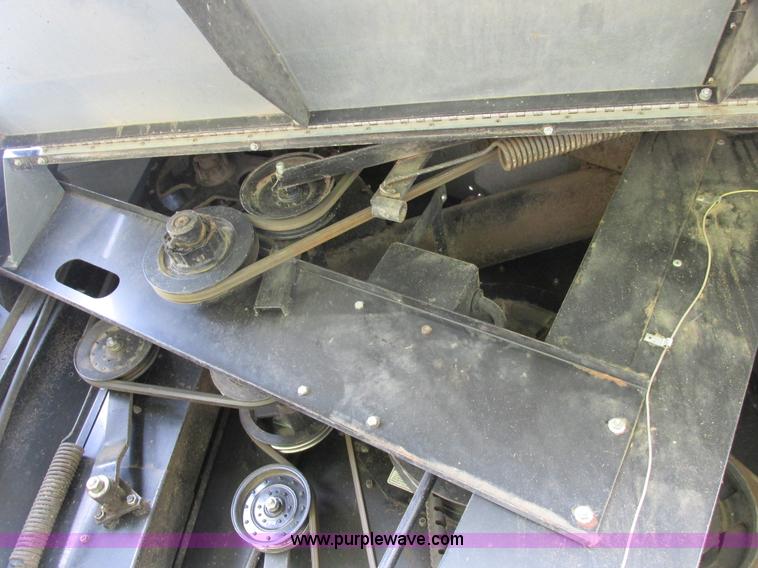 image for item A8639 1995 Gleaner R72 combine