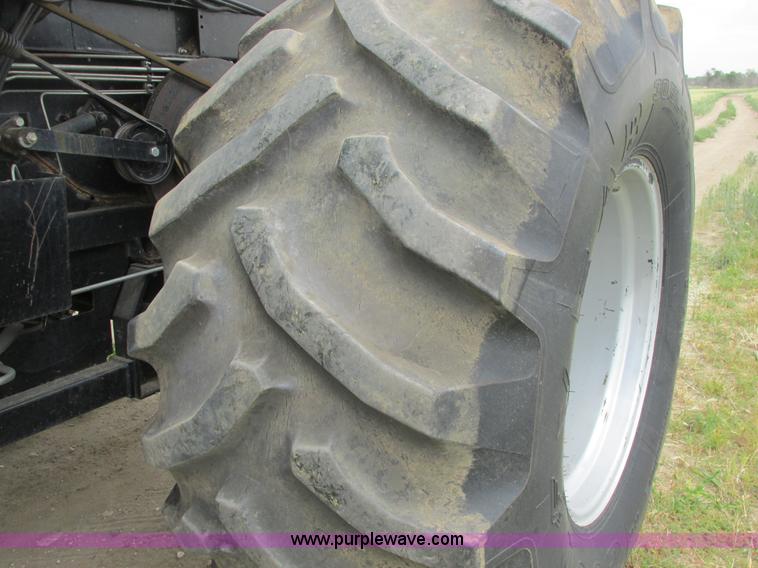 image for item A8639 1995 Gleaner R72 combine