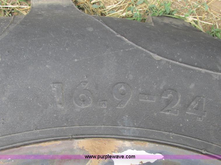 image for item A8639 1995 Gleaner R72 combine