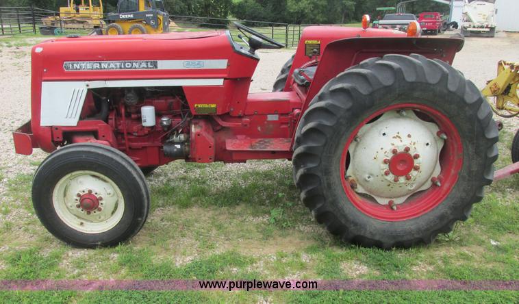 image for item E7321 1971 International 454 tractor