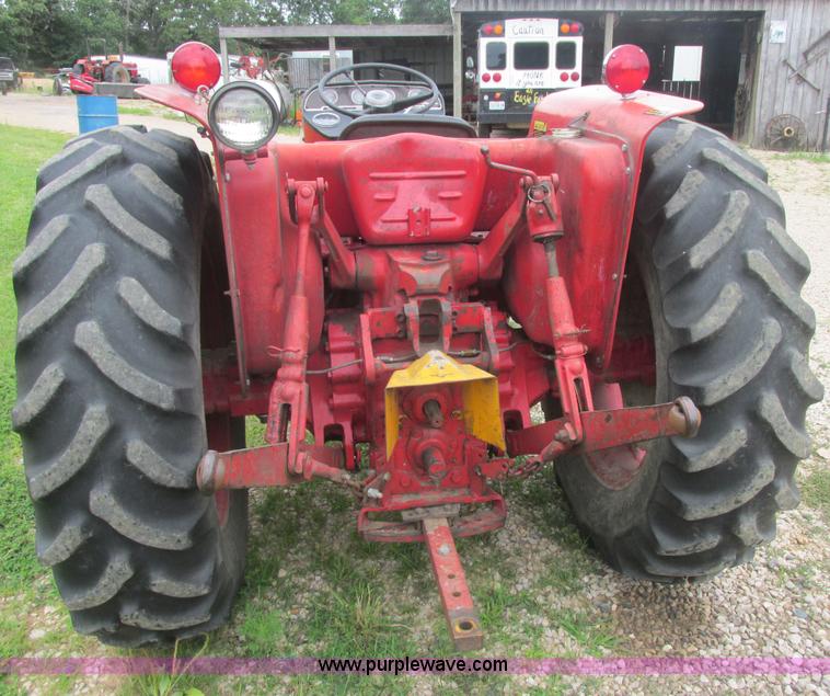 image for item E7321 1971 International 454 tractor