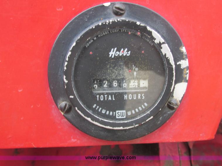 image for item E7321 1971 International 454 tractor