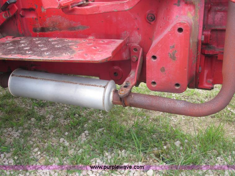 image for item E7321 1971 International 454 tractor