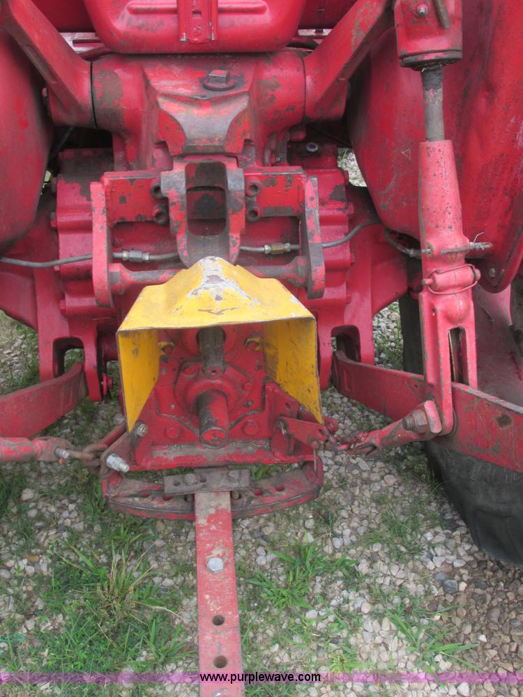 image for item E7321 1971 International 454 tractor