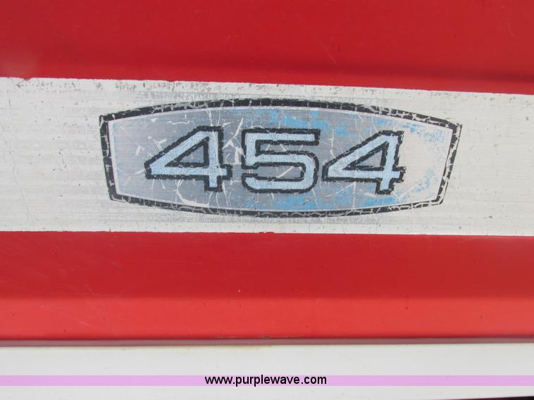 image for item E7321 1971 International 454 tractor