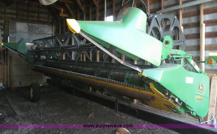 image for item F7062 2000 John Deere 925F flex head