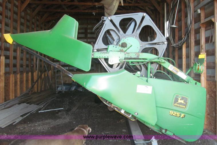 image for item F7062 2000 John Deere 925F flex head
