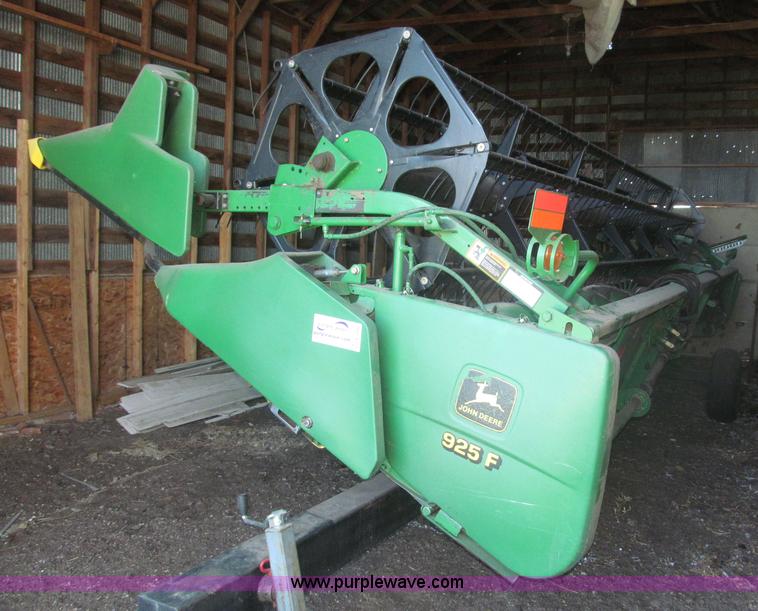 image for item F7062 2000 John Deere 925F flex head