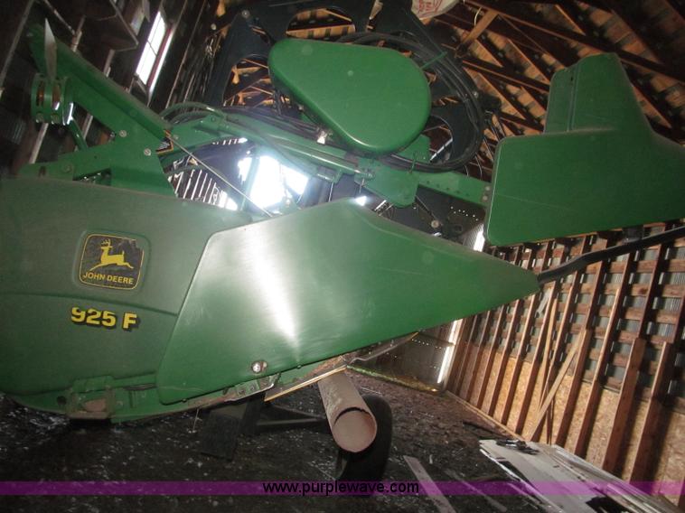 image for item F7062 2000 John Deere 925F flex head