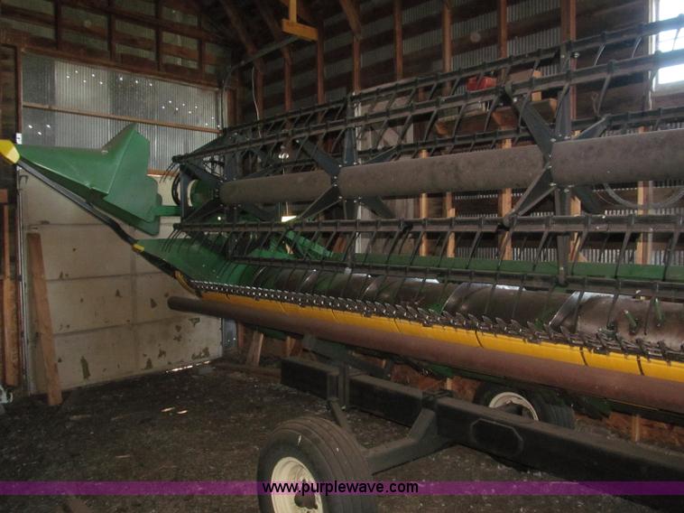 image for item F7062 2000 John Deere 925F flex head