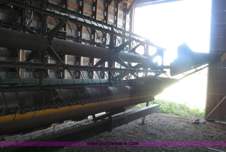 image for item F7062 2000 John Deere 925F flex head