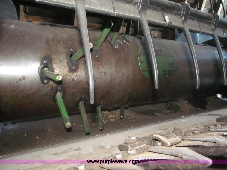 image for item F7062 2000 John Deere 925F flex head