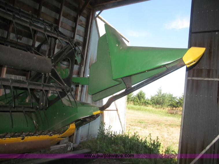 image for item F7062 2000 John Deere 925F flex head