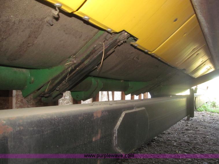 image for item F7062 2000 John Deere 925F flex head