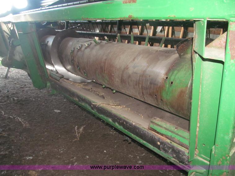 image for item F7062 2000 John Deere 925F flex head