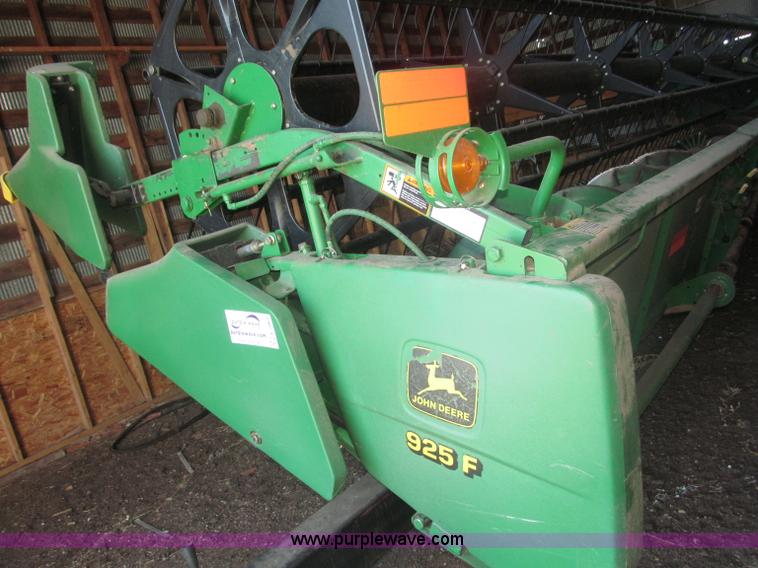 image for item F7062 2000 John Deere 925F flex head