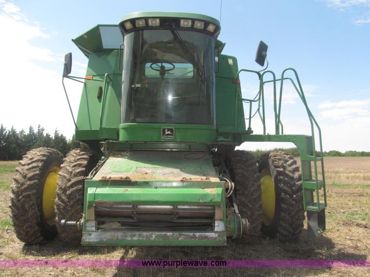 image for item F7065 1989 John Deere 9600 combine