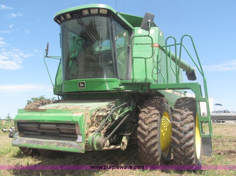 image for item F7065 1989 John Deere 9600 combine