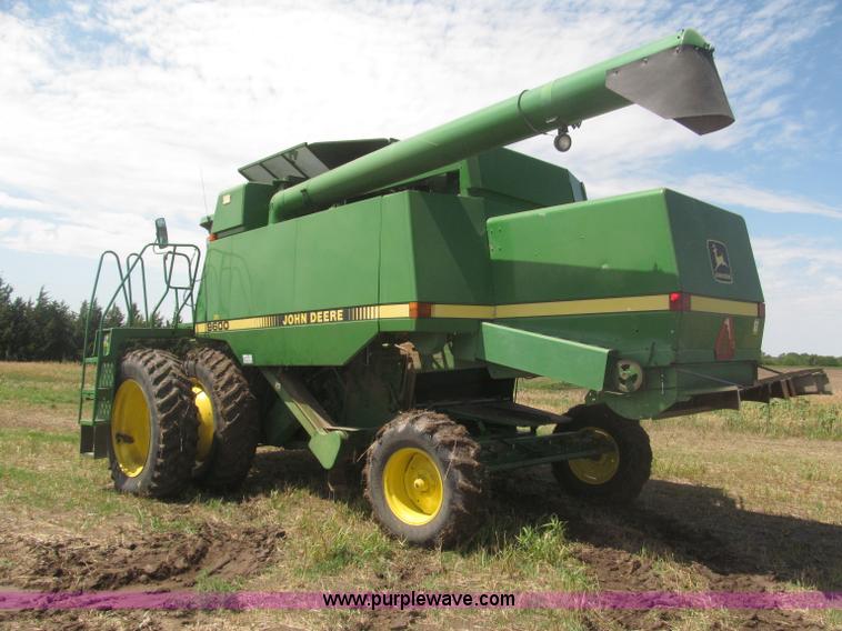image for item F7065 1989 John Deere 9600 combine