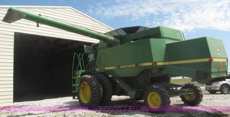 image for item F7065 1989 John Deere 9600 combine
