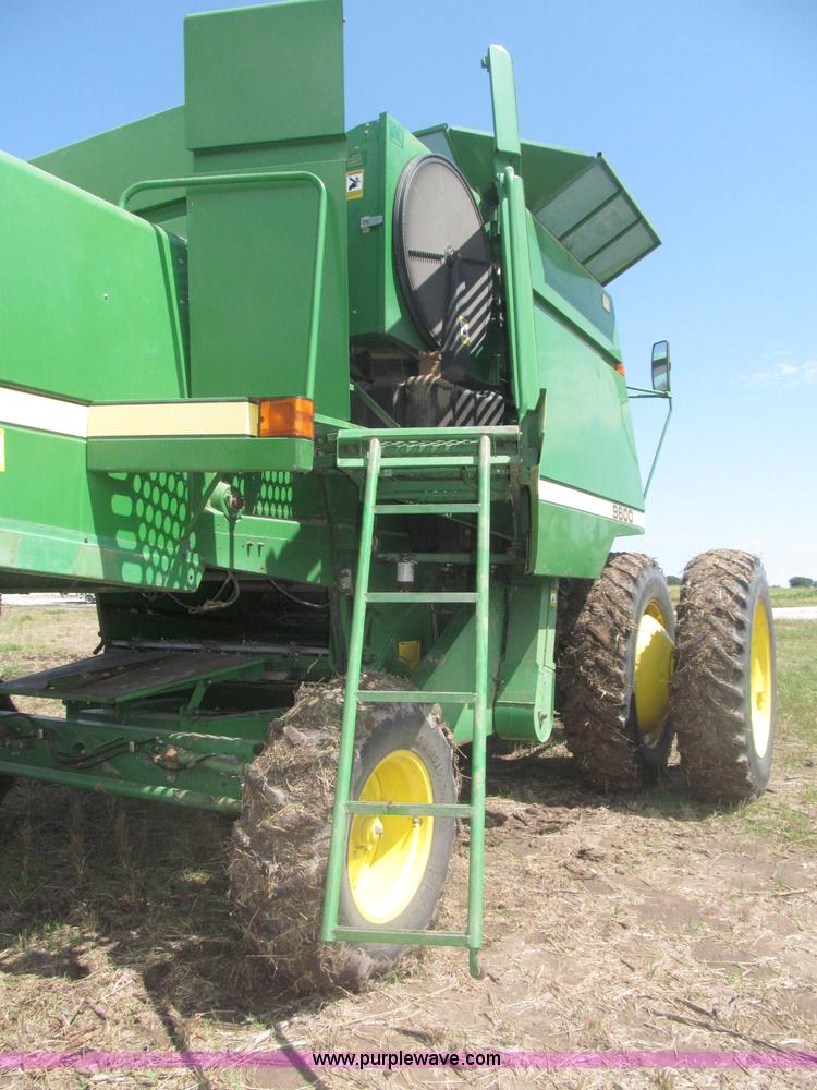 image for item F7065 1989 John Deere 9600 combine