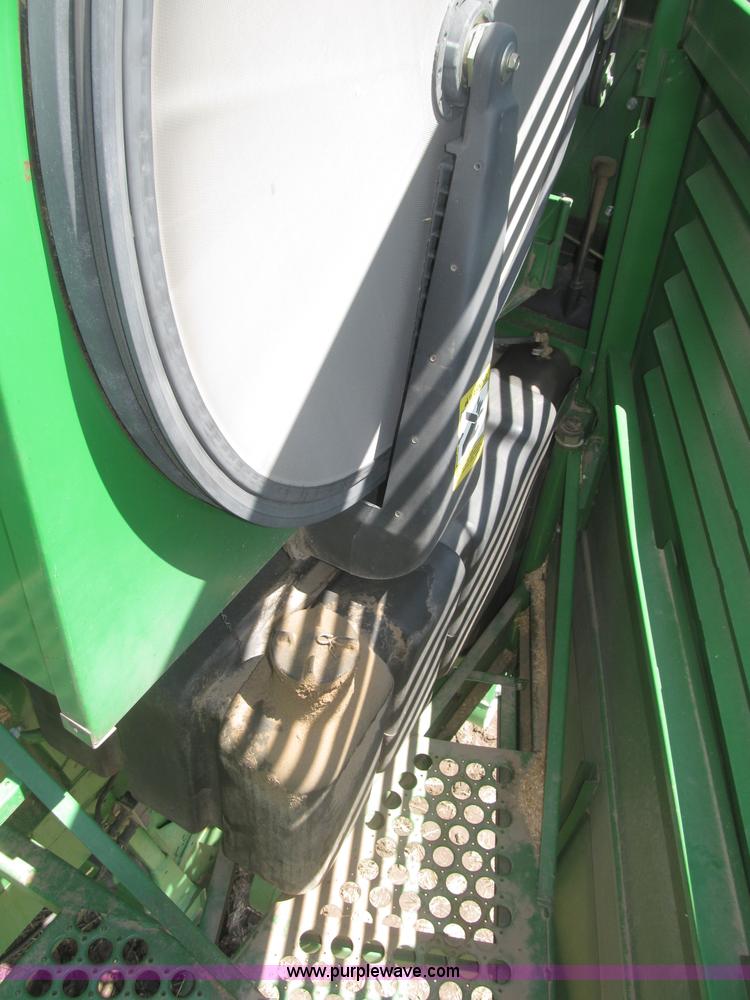 image for item F7065 1989 John Deere 9600 combine