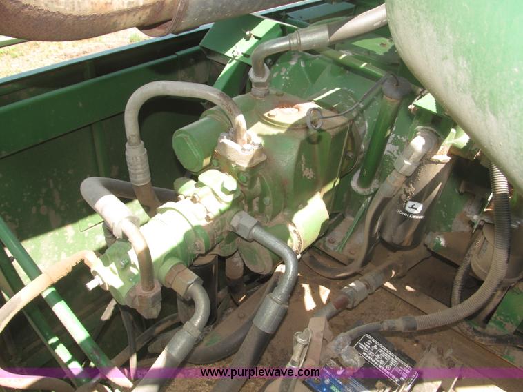 image for item F7065 1989 John Deere 9600 combine