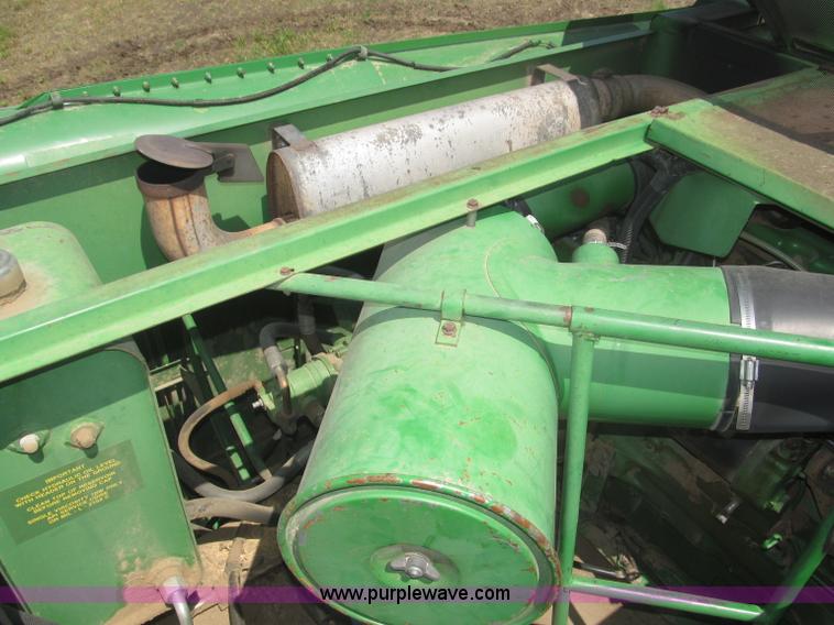 image for item F7065 1989 John Deere 9600 combine