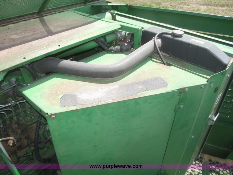 image for item F7065 1989 John Deere 9600 combine