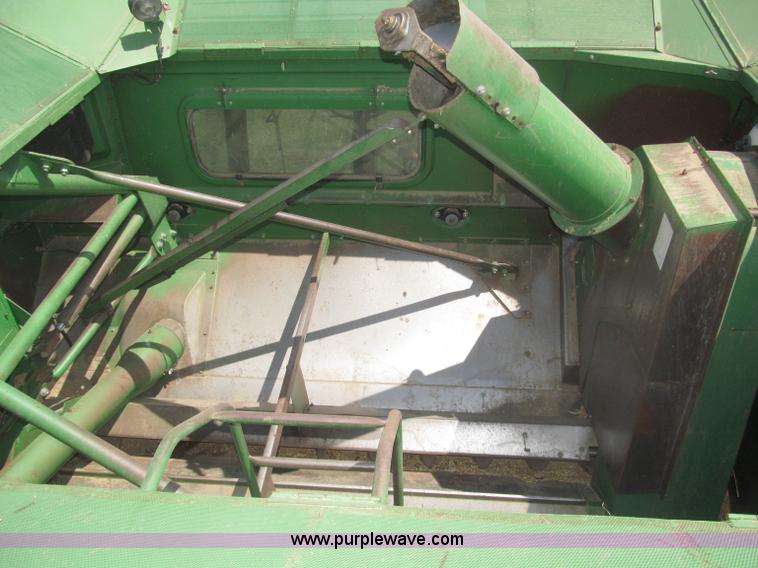 image for item F7065 1989 John Deere 9600 combine