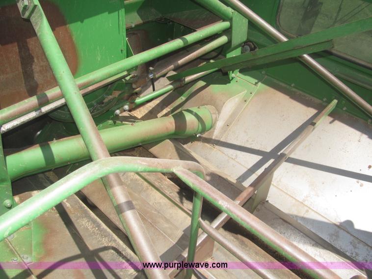 image for item F7065 1989 John Deere 9600 combine