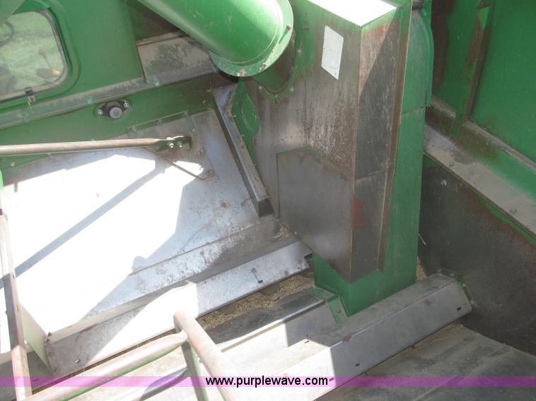 image for item F7065 1989 John Deere 9600 combine