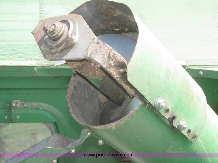 image for item F7065 1989 John Deere 9600 combine